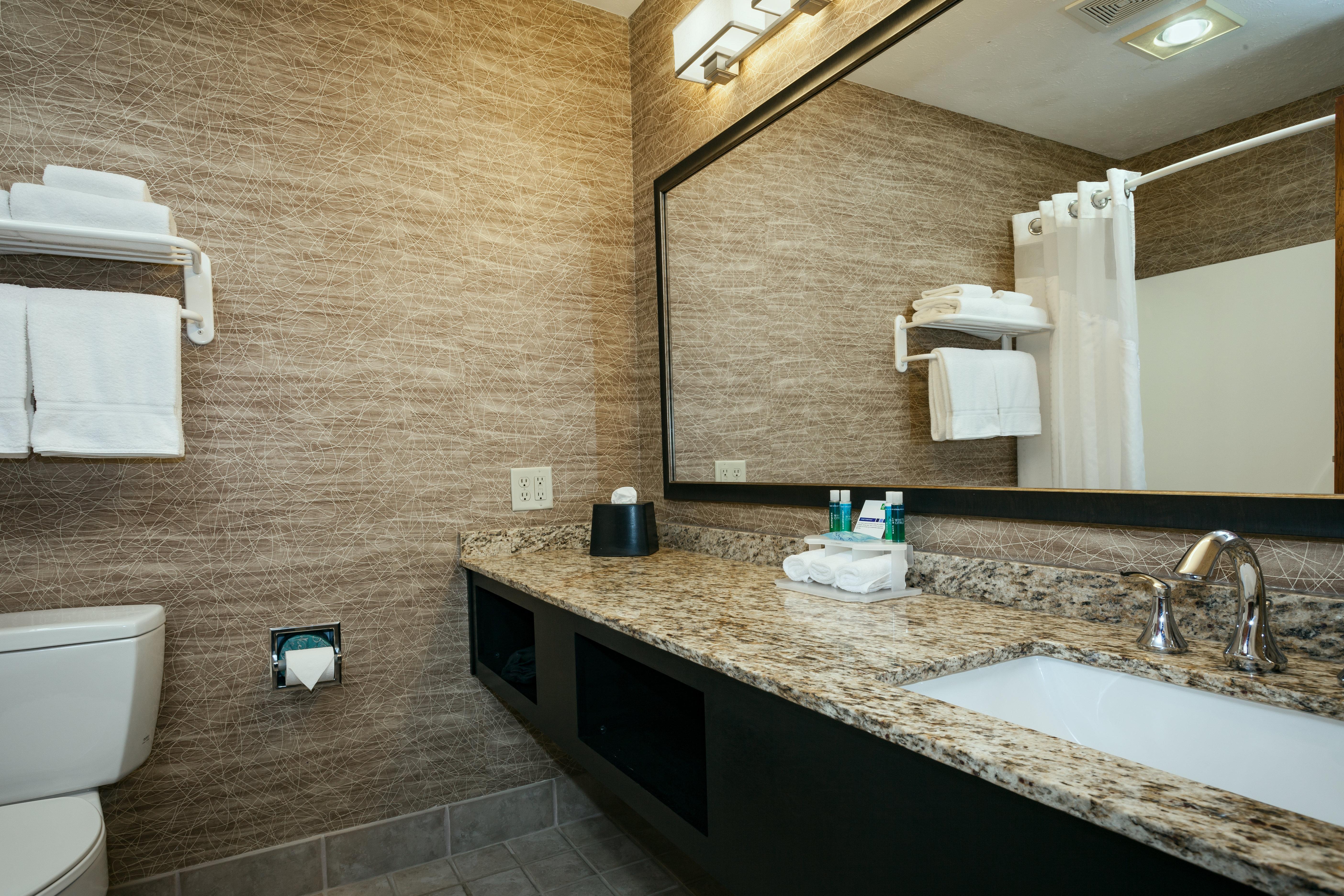 Hotel Wyndham Garden Anchorage Airport Esterno foto