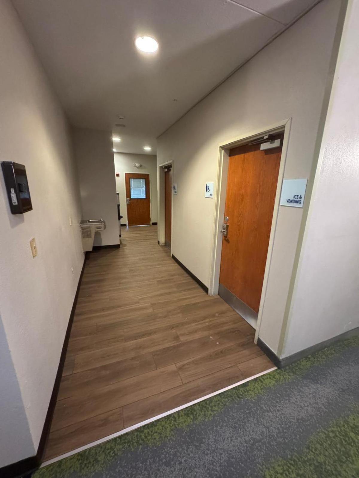 Hotel Wyndham Garden Anchorage Airport Esterno foto