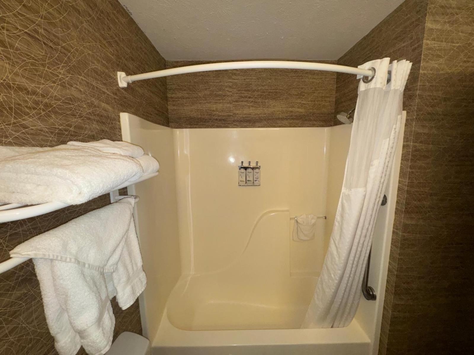 Hotel Wyndham Garden Anchorage Airport Esterno foto